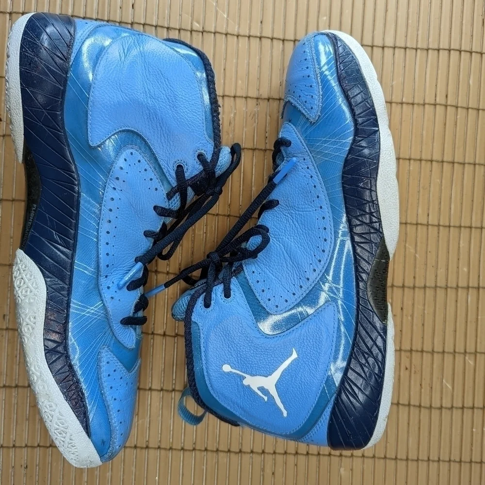 Nike Air Jordan 2012 Jordan Brand Classic University Blue men's sz 11. 484654-40